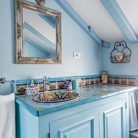 Blue Dreams In The Old Town With A Sea View *