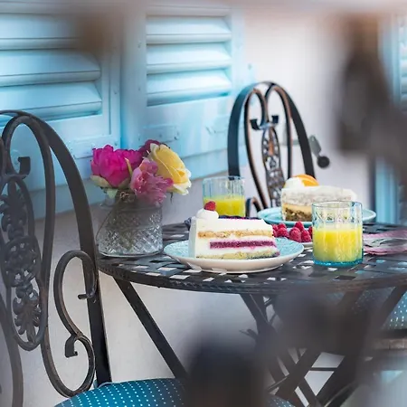 Blue Dreams In The Old Town With A Sea View *