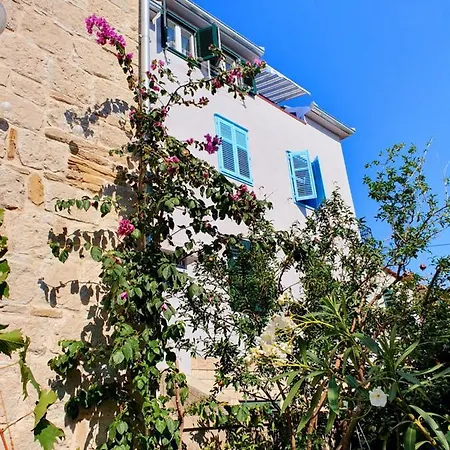 Blue Dreams In The Old Town With A Sea View Apartment Split