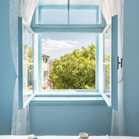 Апартаменты Blue Dreams In The Old Town With A Sea View