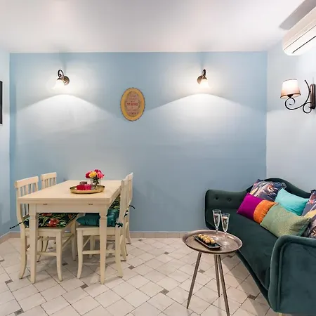 Blue Dreams In The Old Town With A Sea View Apartment